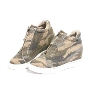 CLEAR OUT SALEMaurices camo wedge sneaker NIB, NWT